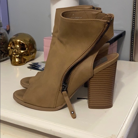 Worn twice in good condition - Picture 1 of 2